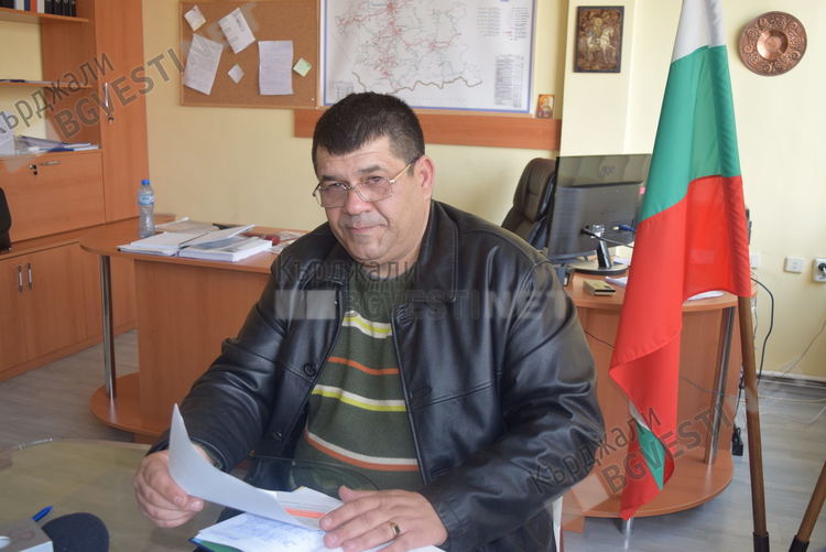 Една педя сняг по пътищата в областта, затворени за тирове са шосетата за Ардино и Хасково