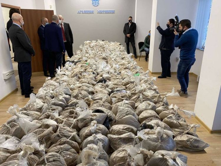 Задържаха огромно количество наркотици за 32 млн. лв във Варна