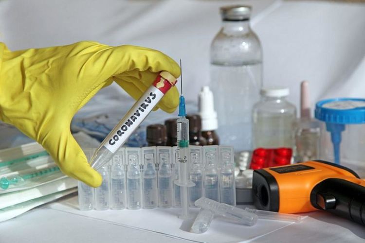 Медицинска сестра и учител са сред 7 новозаразени, продължава ваксинацията