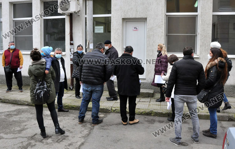  Започна ваксинацията с първа доза на членовете на СИК в Хасковска област