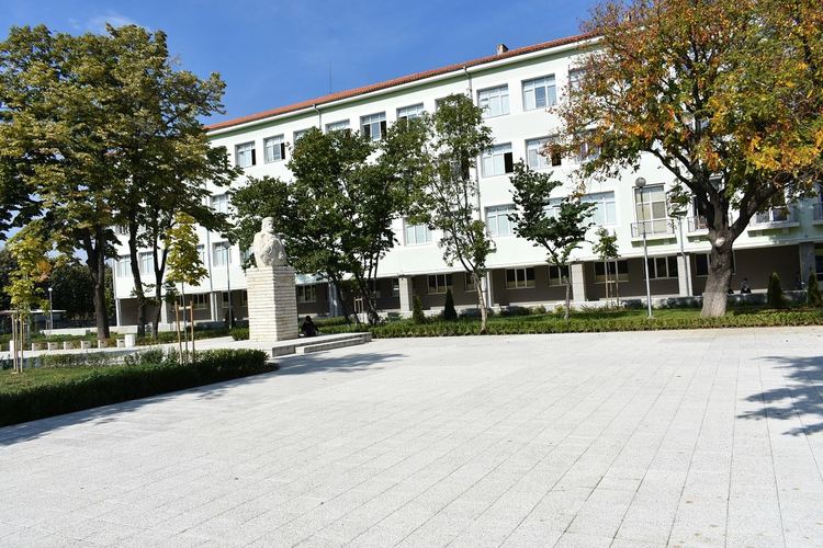Учениците от V до XII клас в община Асеновград преминават на онлайн обучение 