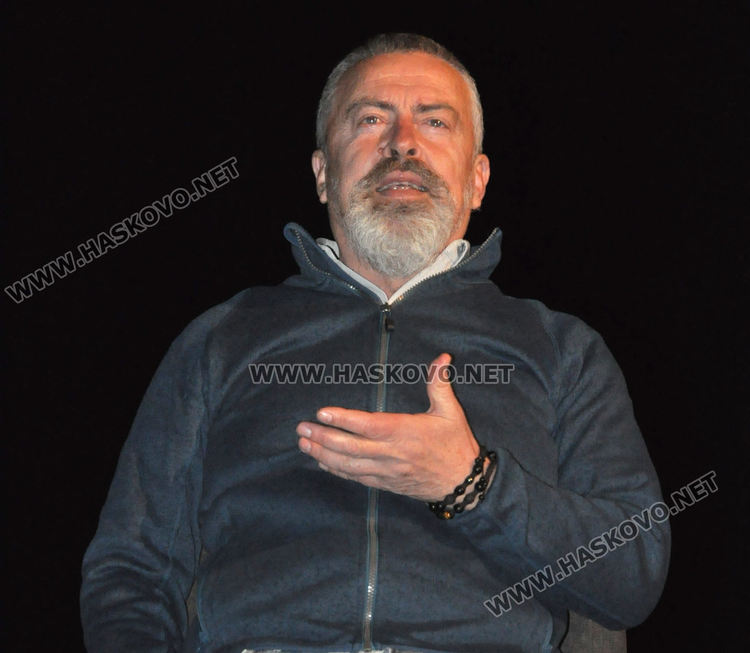 Стефан Цирков разказва една история между иронията и тъгата в първия си моноспектакъл