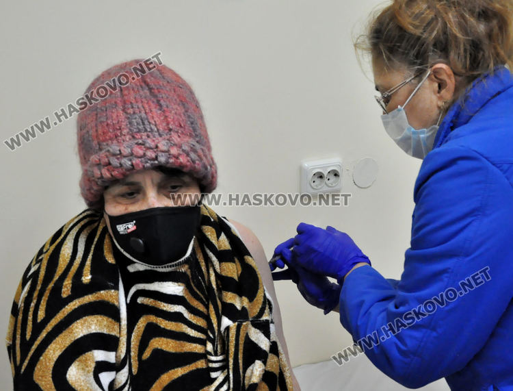 Рестарт на ваксинацията в Хасковска област. Дозите са само на Астра Зенека