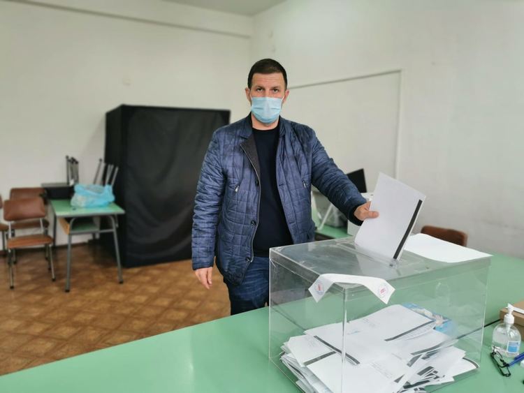 Кметът Дечев: Гласувах, за да продължи програмата за саниране