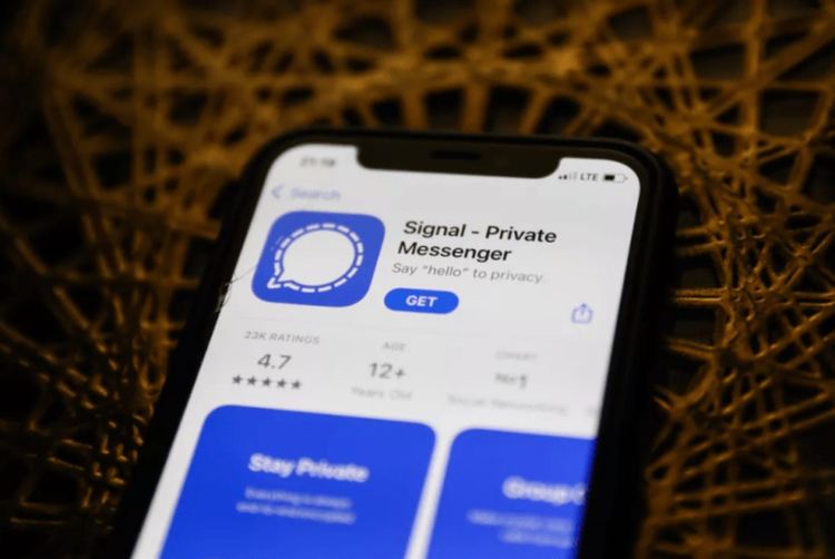 Facebook отхвърли платена реклама от Signal, която критикува поверителността във… Facebook
