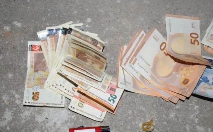 Разбиха група за разпространение на дрога и сводничество