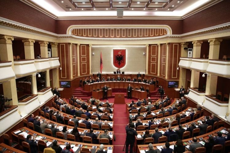 Албанският парламент гласува за отстраняване на президента Илир Мета от длъжност