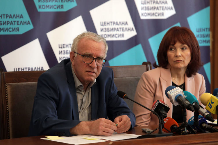 Не "Сиела Норма", а ЦИК е притисната до стената