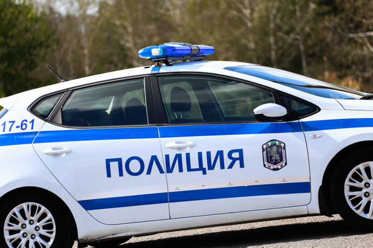 Откраднаха радио плеъри от личен автомобил в Смолян