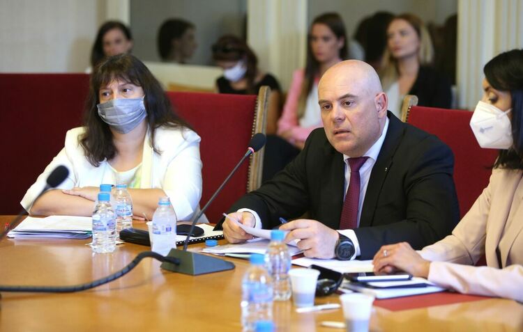 Правната комисия не прие доклада на главния прокурор за дейността на Бюрото по защита