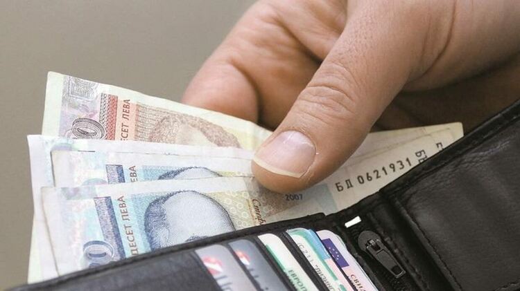Жена открадна 180 лева от портфейла на шофьор на автобус