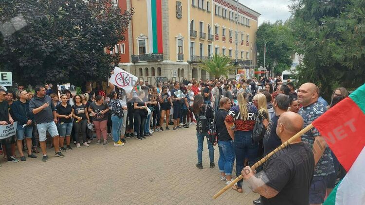 Ресторантьори от Кърджали протестираха в Хасково в подкрепа на своите колеги