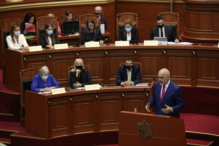Жените доминират в новото правителство на Албания