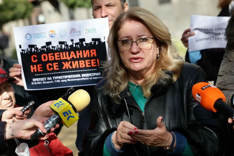 Представители на бизнеса, пострадал от новите ограничения, излизат на национален протест