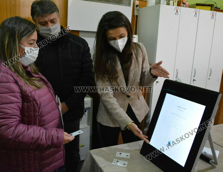 Общините получават за обучение на гражданите демонстрационните машини за изборите 2в1