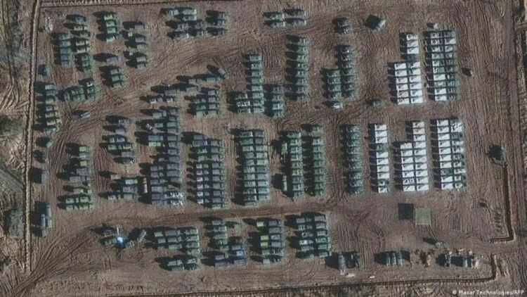 Украйна: Русия струпва войски по украинската граница