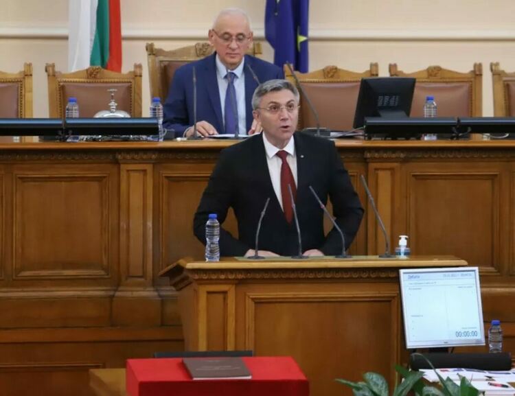 Карадайъ: Политическата криза трябва да се реши със съставянето на редовен кабинет