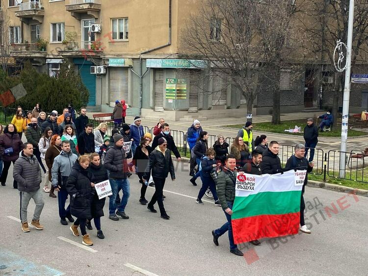 Протест в защита на чистия въздух в Димитровград блокира булеварди
