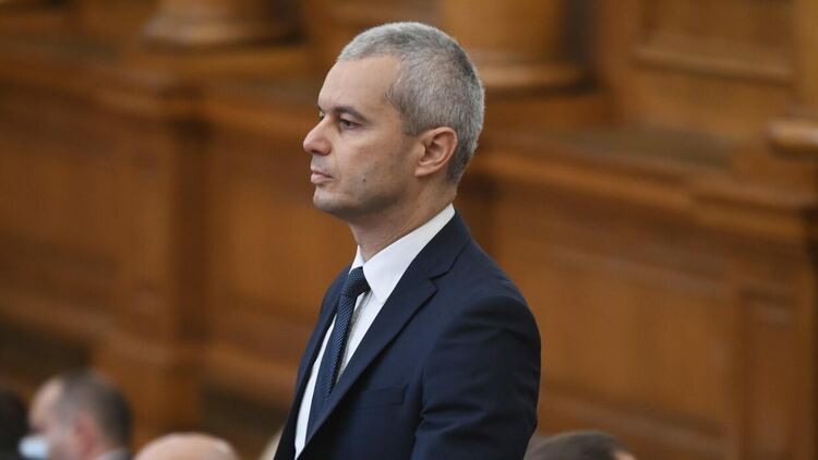 Костадин Костадинов се е отказал от депутатския си имунитет
