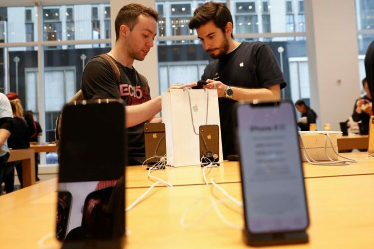 Apple спря производството на iPhone и iPad