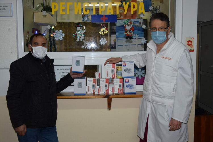 Изселник направи дарение за болницата в Ардино