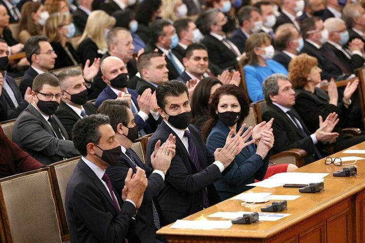 Какво пишат чуждите медии за правителството на Кирил Петков