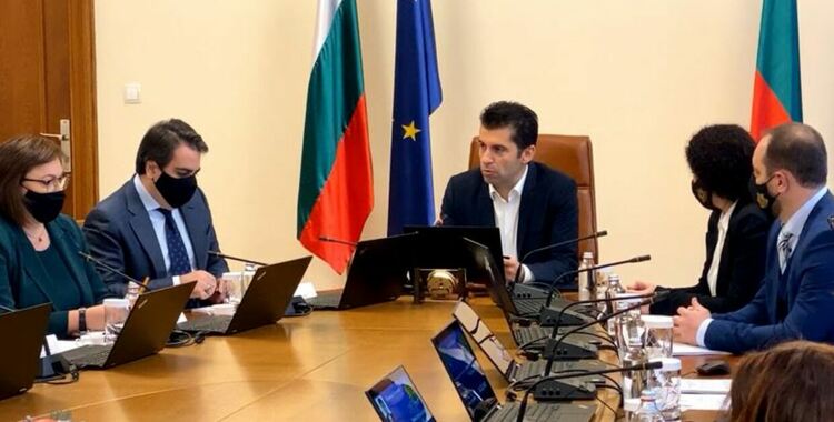 Поскъпването на тока за бита: Играе ли КЕВР мръсни номера на новото правителство