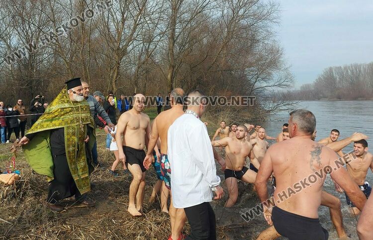 Граничен полицай спаси Разпятието в Свиленград, 7-годишен Йордан влезе в Марица за здраве край Димитровград