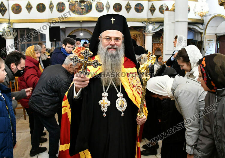 Хасковлии посрещнаха митрополит Николай в църквата „Света Богородица“ на Ивановден
