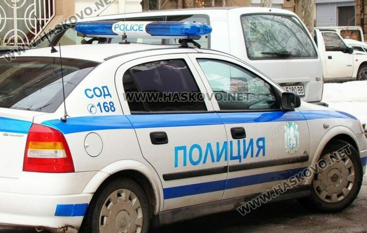 17-годишен задигна якета от магазин, момчета на 14 и 21 г. откраднаха пари и парфюм