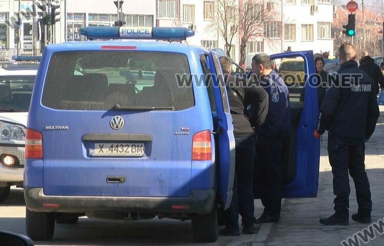 Криминално проявен наръга мъж с нож и му отряза ухото