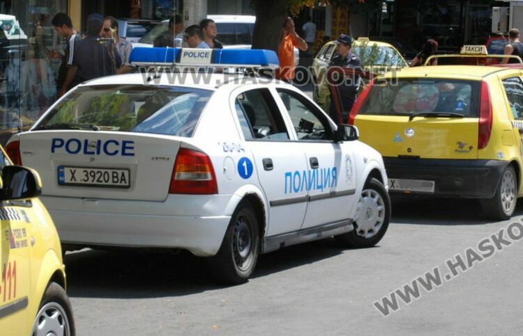 Глобиха водач на нелегално такси в Хасково, пътниците платили по 4 лева