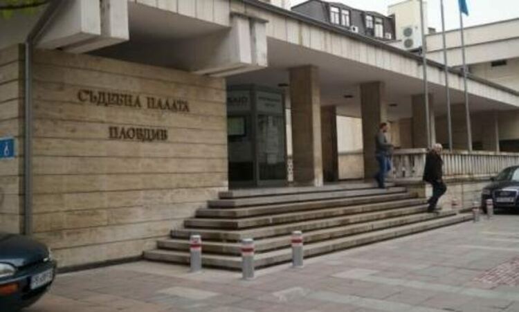 Пловдивският окръжен съд осъди трима инспектори в Областен отдел „Автомобилна администрация“ за подкупи