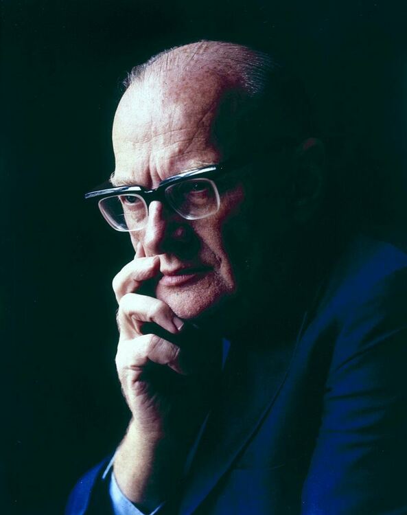 Чуйте поразително точните прогнози за бъдещето, направени от Артър Кларк преди 45 години