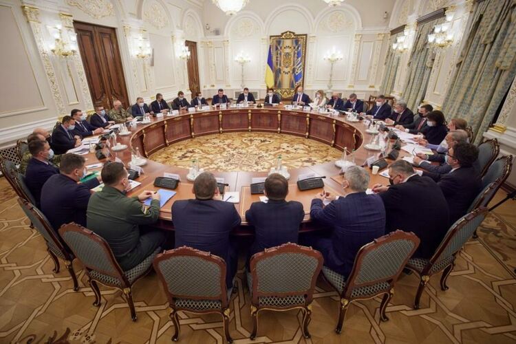  Украйна въвежда извънредно положение, реши СНСО