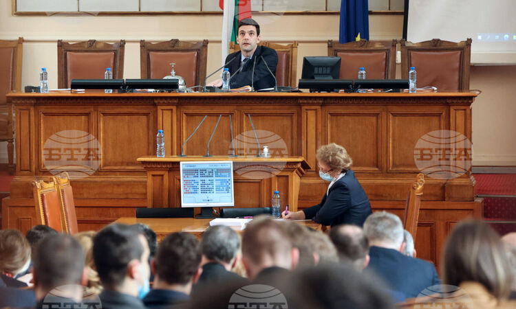 След повече от 20 часа работа парламентът прекрати заседанието си
