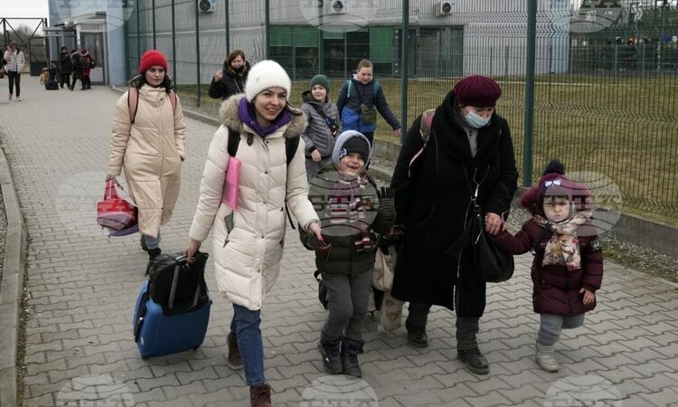 Българи създадоха група за помощ на бежанците от Украйна във Фейсбук,тя наброява вече над 33 200 члена