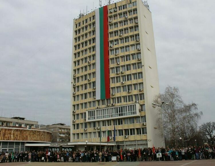 Община Димитровград раздава трибагреници по повод 3 март