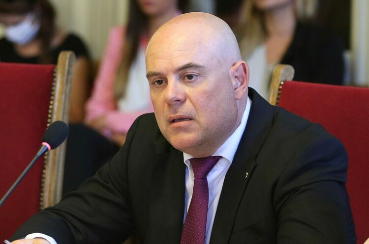 ВСС заседава за отстраняването на Гешев