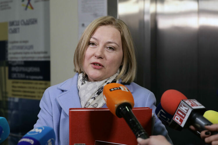 Министър Йорданова: Отложената процедура за предсрочно освобождаване на главния прокурор не изненада никого