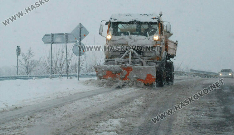 Спокойна пътна обстановка в региона на Хасково с 2-3 см. снежна покривка