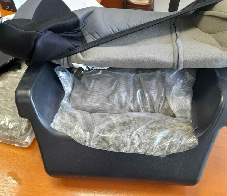Откриха 14.5 кг марихуана в газова бутилка и детско столче в кола