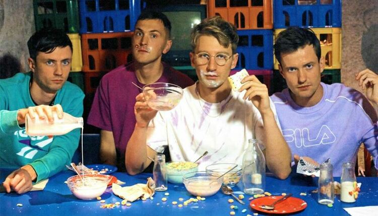 "Heat Waves" на Glass Animals оглавява Bilboard Hot 100 четвърта седмица