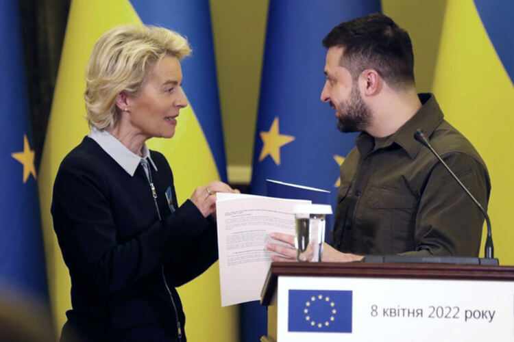 Фон дер Лайен връчи на президента Зеленски документ за започване на процедурата по членство на Украйна в ЕС 