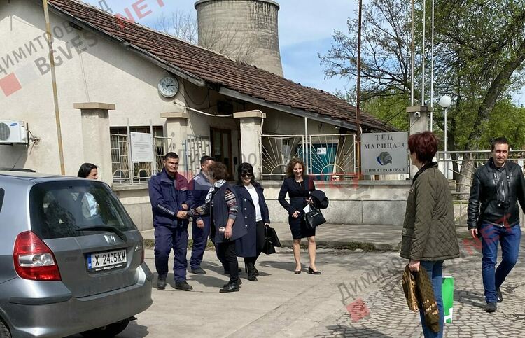 Около 2 часа бяха нужни на РИОСВ, Областна управа и полицията да запечатат ТЕЦ "Марица 3" в Димитровград