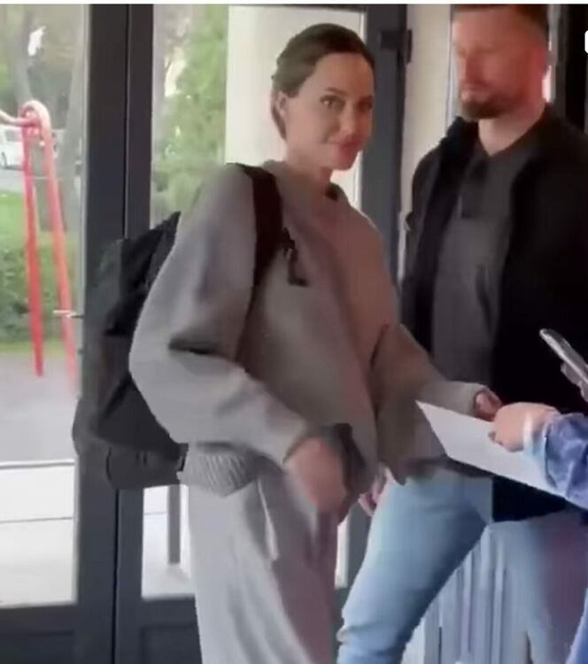 Анджелина Джоли изненадващо се появи в Украйна