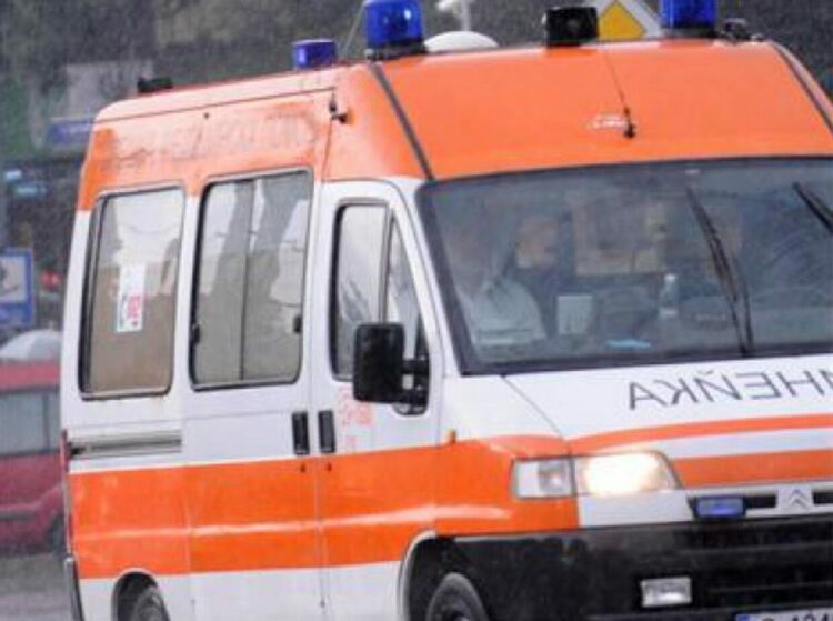 Въоръжени и маскирани нападнаха двама в София, единият е в болница