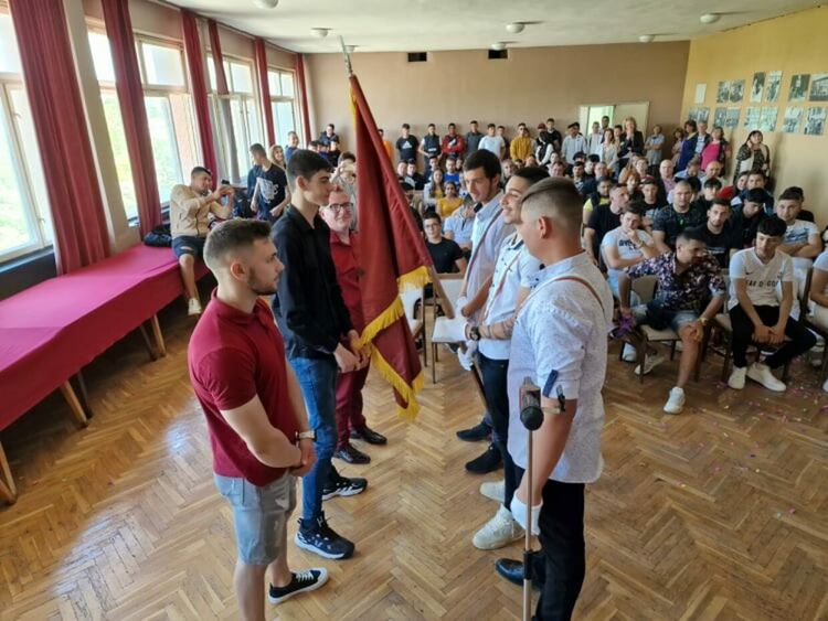 Гимназията по транспорт изпрати абитуриентите с авторски химн и стихотворения