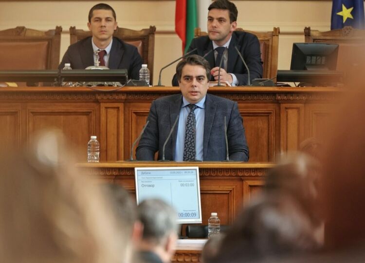 Еврото ще се въведе при текущия курс към лева с целева дата първи януари 2024