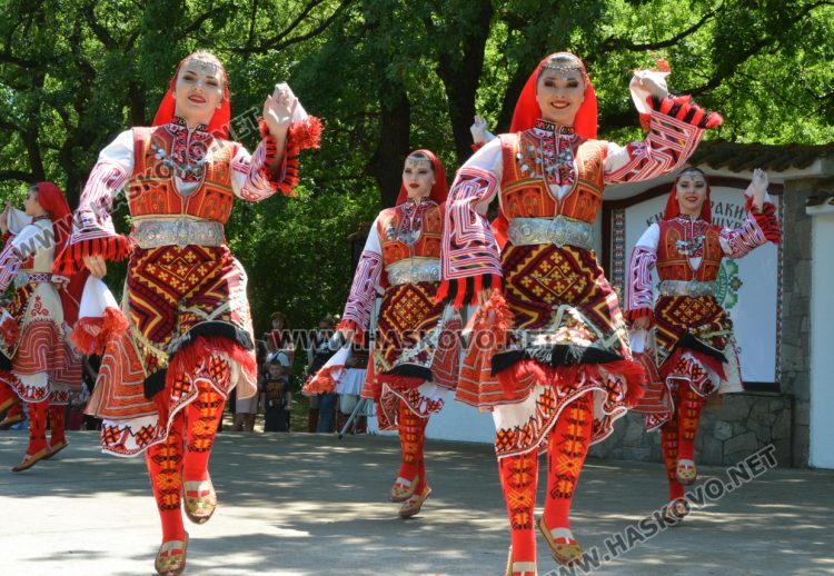 Голямо хоро, концерт на детски ансамбли и “Чинари” във втория ден на събора “Китна Тракия”